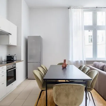 4bdr Lovely Close To Everything Apartment Berlin
